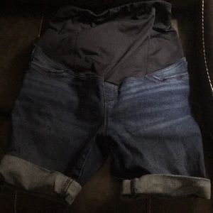 Isabel maternity shorts